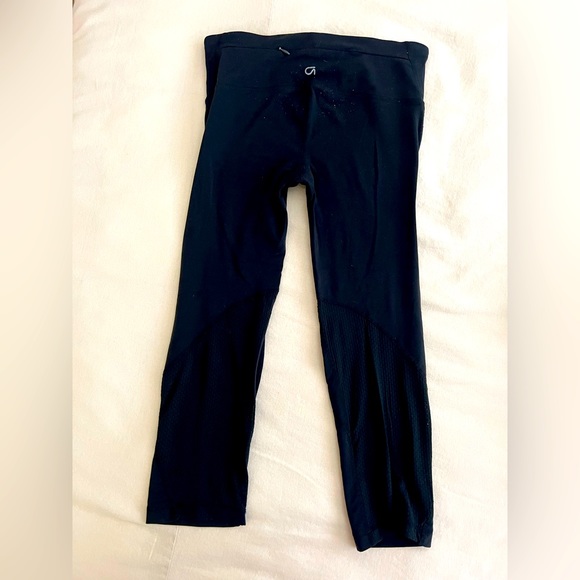 Black GapFit capri workout pants. Size XS - Picture 1 of 8